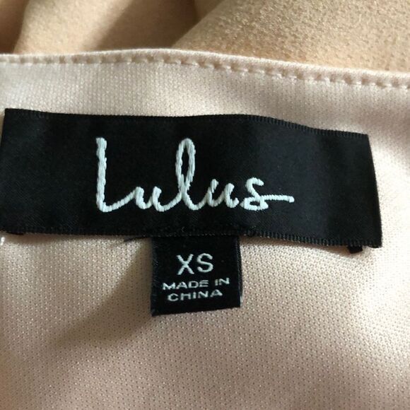 Lulus dress Size XS fit and flare back hidden zipper V-neck lined pale peach NWT - Picture 4 of 8